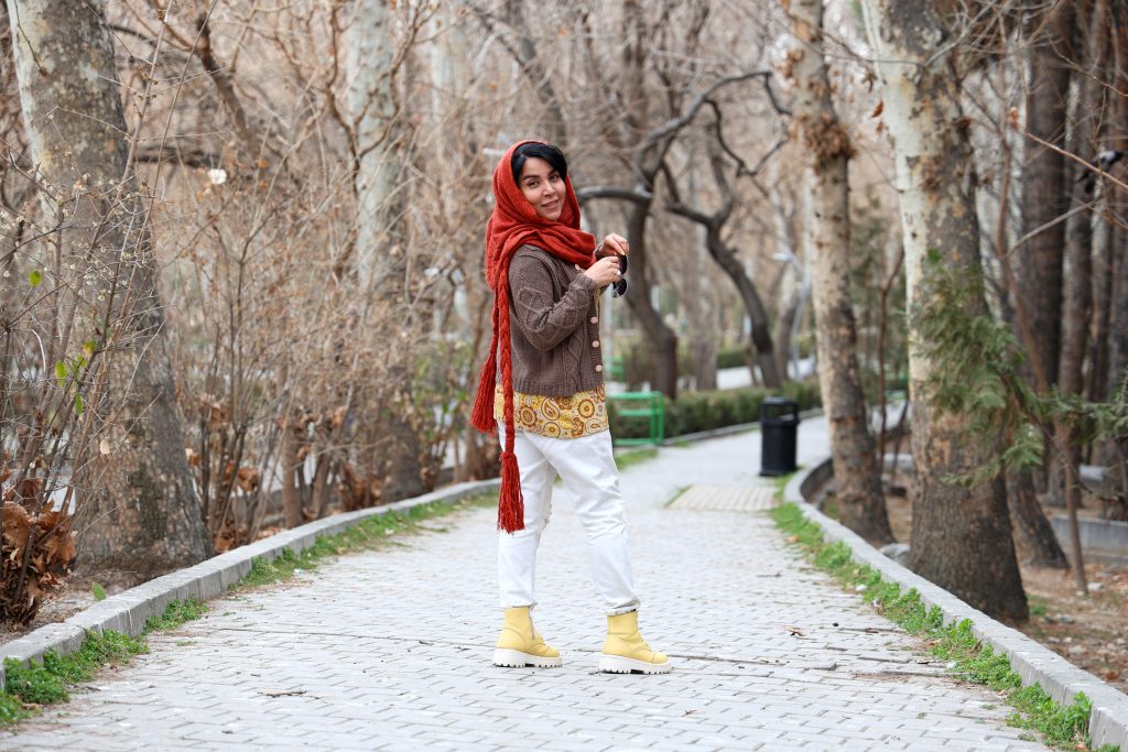 نمونه کار عکاسی در فضای باز از خانم در تهران