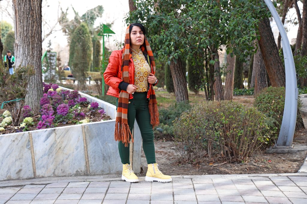 نمونه کار عکاسی در فضای باز از خانم در تهران